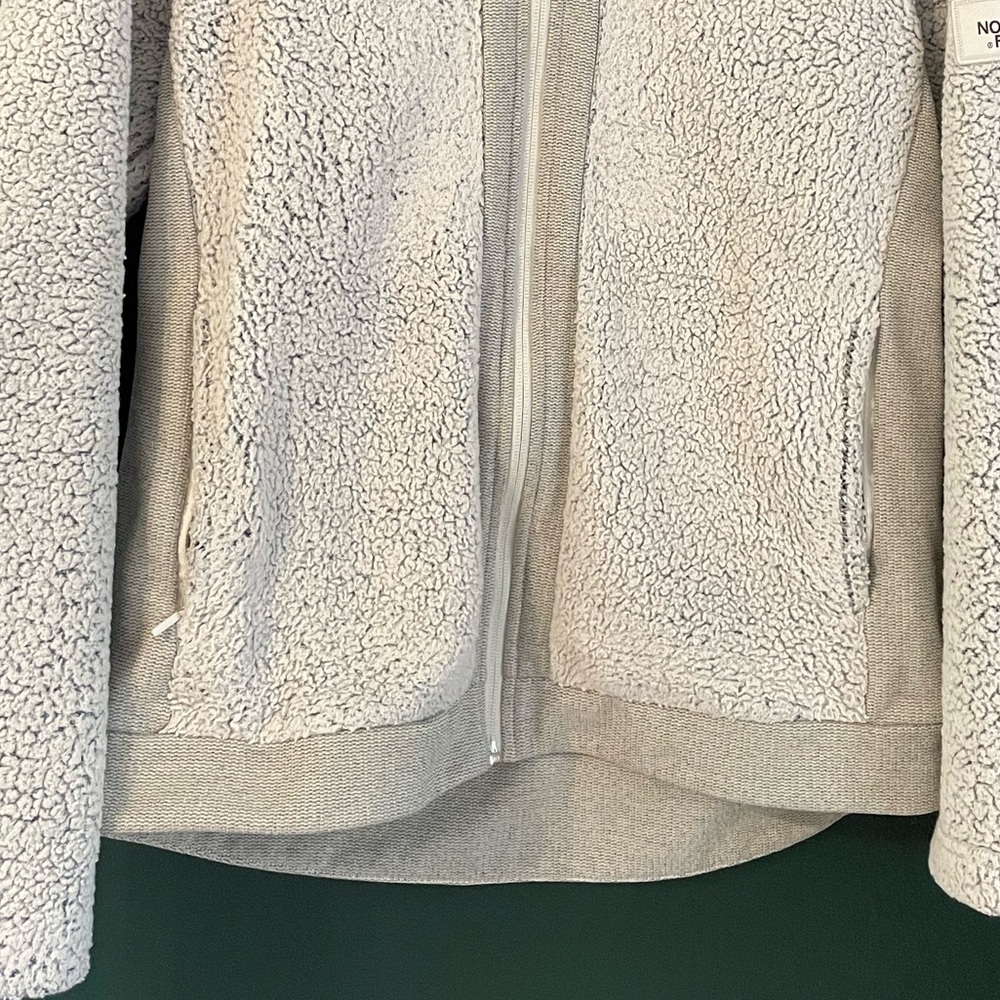 The North Face Furry Sherpa Full Zip. Neutral. Off White colorway. Size Medium - Picture 2 of 10